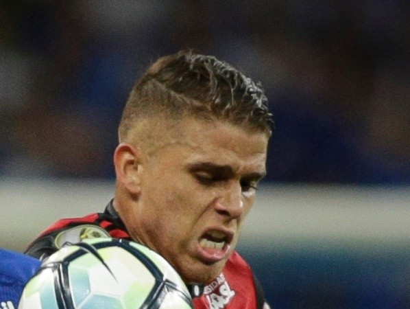 Cuellar em ação com a camisa do Flamengo - Foto: Thomás Santos/AGIF