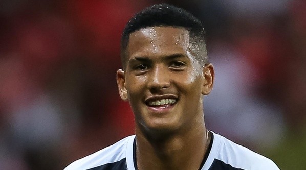 Ângelo está na mira do Flamengo - Foto: Pedro H. Tesch/AGIF