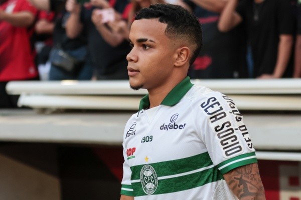 Foto: Robson Mafra/AGIF – Kaio marcou o gol do Coxa