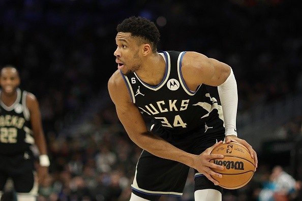 Giannis sendo na corrida pelo prêmio de MVP.     Créditos: Stacy Revere/Getty Images