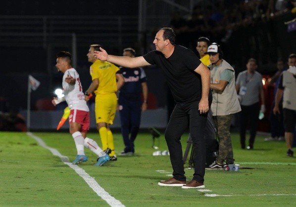 Foto: (Rubens Chiri/saopaulofc.net) - Rogério Ceni tem sido criticado no São Paulo