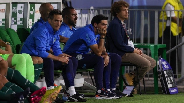 Foto: (Cesar Greco/Palmeiras) - Abel queria que Kuscevic permanecesse no Palmeiras, mas o zagueiro queria sair