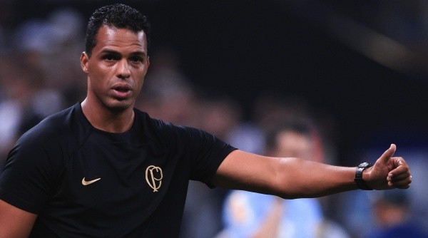 Fernando Lázaro, técnico do Corinthians - Foto: Ettore Chiereguini/AGIF