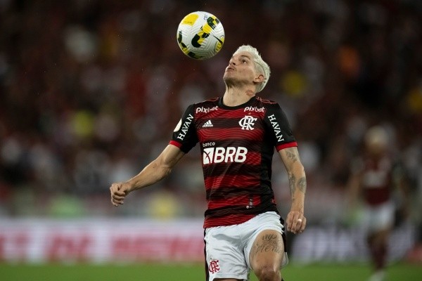 Foto: Jorge Rodrigues/AGIF – Ayrton Lucas tem contrato no Flamengo até o fim de 2027