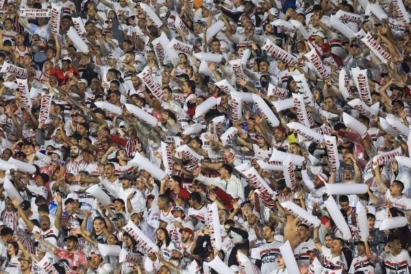 Marcello Zambrana/AGIF/ Torcida do São Paulo compareceu em peso no Morumbi para o clássico contra o Santos. 