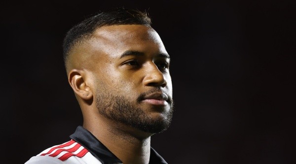 Luan com a camisa do São Paulo - Foto: Marcello Zambrana/AGIF