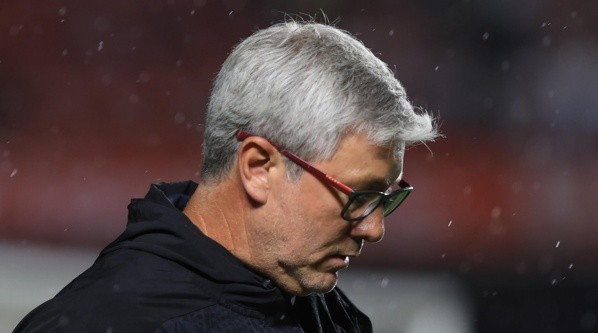 Odair Hellmann está pressionado no cargo - Foto: Marcello Zambrana/AGIF