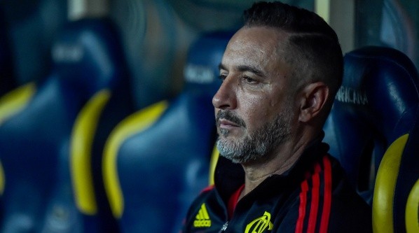 Vítor Pereira fica no Flamengo - Foto: Thiago Ribeiro/AGIF