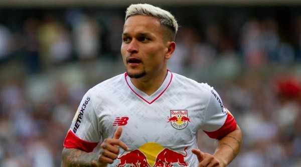 Artur pode parar no Palmeiras - Foto: Fernando Moreno/AGIF Artur pode parar no Palmeiras - Foto: Fernando Moreno/AGIF