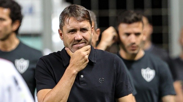 MG - Belo Horizonte - 08/02/2023 - MINEIRO 2023, ATLETICO MG X DEMOCRATA SL - Eduardo Coudet tecnico do Atletico-MG durante partida contra o Democrata no estadio Independencia pelo campeonato Mineiro 2023. Foto: Gilson Junio/AGIF MG - Belo Horizonte - 08/02/2023 - MINEIRO 2023, ATLETICO MG X DEMOCRATA SL - Eduardo Coudet tecnico do Atletico-MG durante partida contra o Democrata no estadio Independencia pelo campeonato Mineiro 2023. Foto: Gilson Junio/AGIF