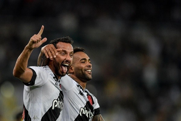 Foto: Thiago Ribeiro/AGIF – Nenê e Alex Teixeira