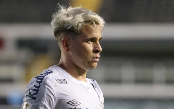 Soteldo deve ficar no Santos - Foto: Marcello Zambrana/AGIF Soteldo deve ficar no Santos - Foto: Marcello Zambrana/AGIF