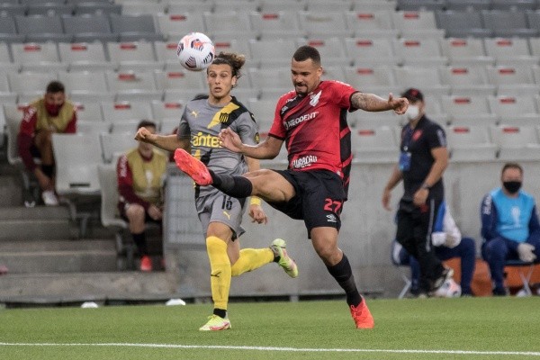 Foto: (Robson Mafra/AGIF) - O caso de doping de Canobbio aconteceu nos tempos de Peñarol