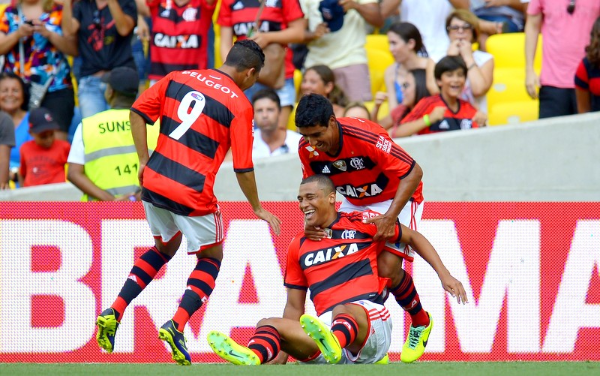 Welinton, Val e Nixon comemorando gol do Flamengo – Foto: Gilvan de Souza/Flamengo Welinton, Val e Nixon comemorando gol do Flamengo – Foto: Gilvan de Souza/Flamengo