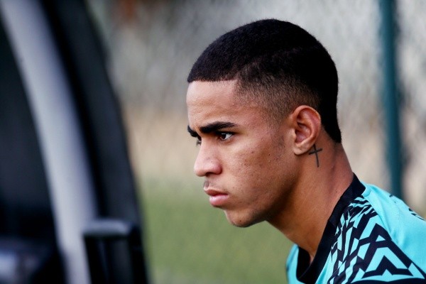 Foto: Daniel RAMALHO/VASCO – Erick Marcus deve começar no banco para a entrada de Andrey Santos contra Flamengo