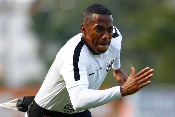 Foto: Ricardo Saibun/AGIF – Robinho foi revelado pelo Santos em 2002