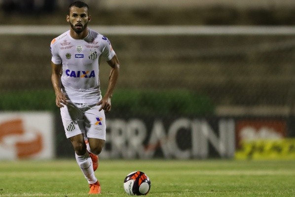 Foto:Marcello Zambrana/AGIF – Thiago Maia saiu do Santos para o futebol francês