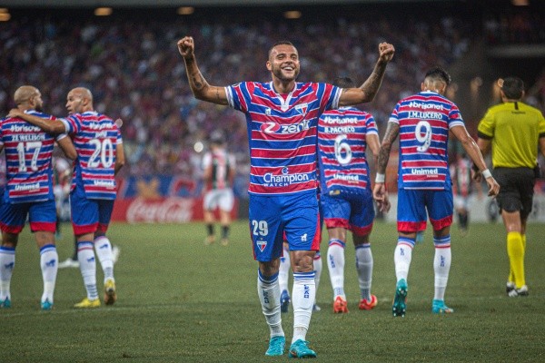 Foto: (Lucas Emanuel/AGIF) - Guilherme comemora seu primeiro gol pelo Fortaleza