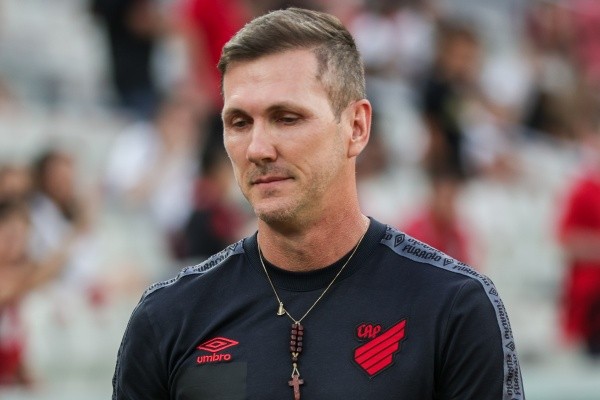 Foto: (Robson Mafra/AGIF) - Paulo Turra garante que vai testar Pablo e Vitor Roque como titulares do Athletico novamente