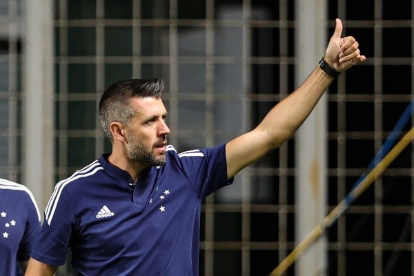 Foto: (Gilson Junio/AGIF) - Paulo Pezzolano tem adotado cautela para utilizar William no Cruzeiro