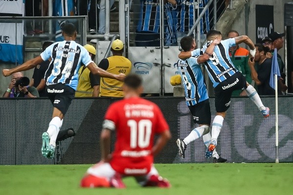 Foto:Pedro H. Tesch/AGIF – Carballo marcou para o Grêmio no último minuto