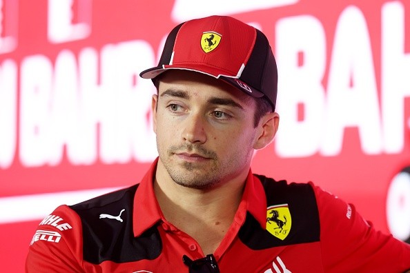 Leclerc, um dos favoritos ao pódio no Bahrein. Créditos: Lars Baron/Getty Images
