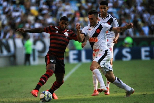 Foto: (Jotta de Mattos/AGIF) - A jornalista se referiu a Rodinei, ex-Flamengo, como 'nosso lateral'