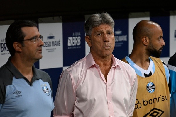 Foto: (Mateus Bonomi/AGIF) - Renato deve ter o reforço de Geromel nas próximas semanas