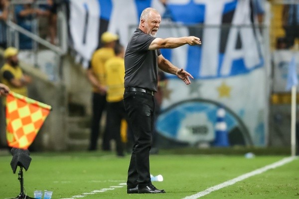 Foto: (Pedro H. Tesch/AGIF) - Jhonny tem sido peça importante de Mano Menezes no Inter