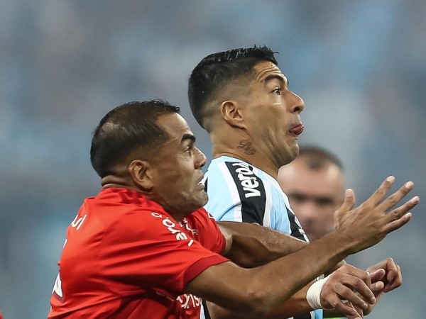 Suárez em ação no GreNal - Foto: Pedro H. Tesch/AGIF Suárez em ação no GreNal - Foto: Pedro H. Tesch/AGIF