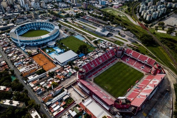 Pedro Vilela/Getty Images – Estádio em vermelho