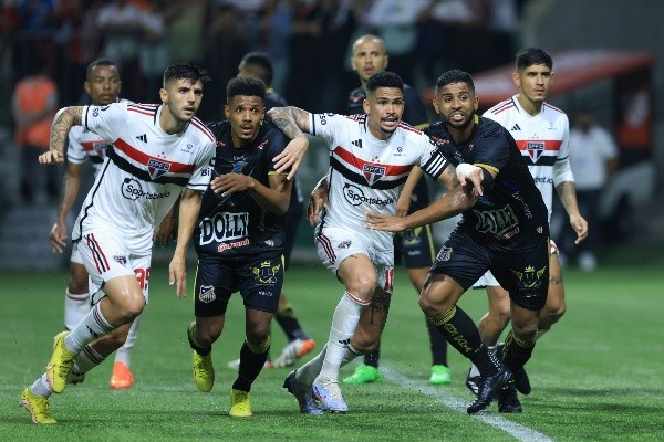 Foto: (Marcello Zambrana/AGIF) - Luciano tem atuado em uma nova função no São Paulo