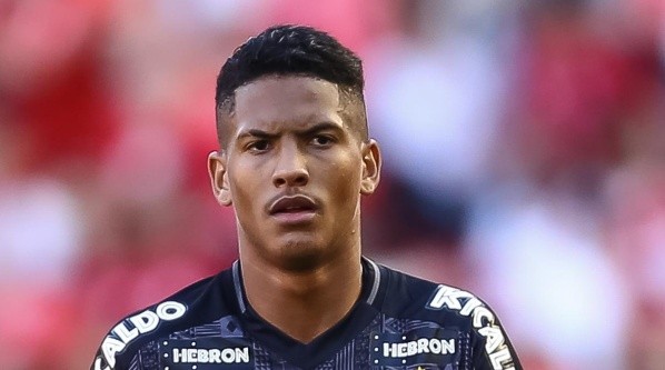 Ângelo ainda está na mira do Flamengo - Foto: Pedro H. Tesch/AGIF