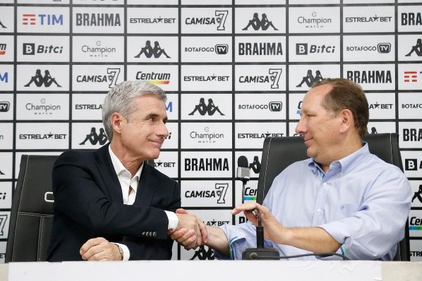 Foto: (Vitor Silva/Botafogo) - John Textor preferiu confiar em Luís Castro no comando do Botafogo Foto: (Vitor Silva/Botafogo) - John Textor preferiu confiar em Luís Castro no comando do Botafogo