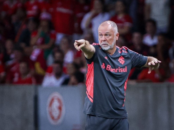 Foto: (Maxi Franzoi/AGIF) - Mano deve escalar Mauricio como titular no jogo entre Internacional e Caxias Foto: (Maxi Franzoi/AGIF) - Mano deve escalar Mauricio como titular no jogo entre Internacional e Caxias