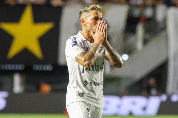 SP - Santos - 25/01/2023 - PAULISTA 2023 - SANTOS X AGUA SANTA - Carabajal jogador do Santos durante partida contra o Agua Santa no estadio Vila Belmiro pelo campeonato Paulista 2023. Foto: Fernanda Luz/AGIF