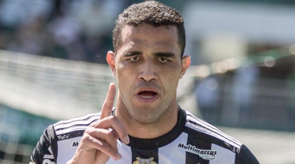 PR - Curitiba - 14/08/2022 - BRASILEIRO A 2022, CORITIBA X ATLETICO MG - Alan Kardec jogador do Atletico-MG comemora seu gol durante partida contra o Coritiba no estadio Couto Pereira pelo campeonato Brasileiro A 2022. Foto: Robson Mafra/AGIF
