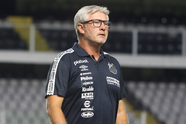 SP - Santos - 09/03/2023 - COPA DO BRASIL 2023 - SANTOS X IGUATU - Odair Hellmann tecnico do Santos durante partida contra o Iguatu no estadio Vila Belmiro pelo campeonato Copa do Brasil 2023. Foto: Fernanda Luz/AGIF