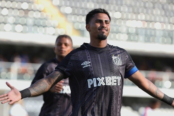 Foto: Pedro Ernesto Guerra Azevedo/Santos FC – Ivonei tem sido um dos destaques nos treinos do Santos após queda no Estadual