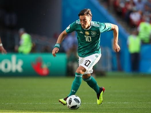 Matthew Ashton – AMA/Getty Images – Ozil atuando na Copa do Mundo de 2018