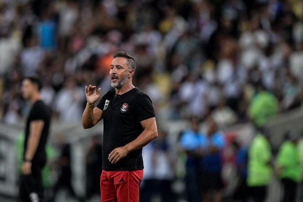 Agif/Thiago Ribeiro – Vítor Pereira toma cuidado com a defesa