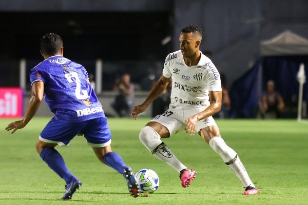 Foto: (Fernanda Luz/AGIF) - Lucas Braga, do Santos, está na mira do Vasco