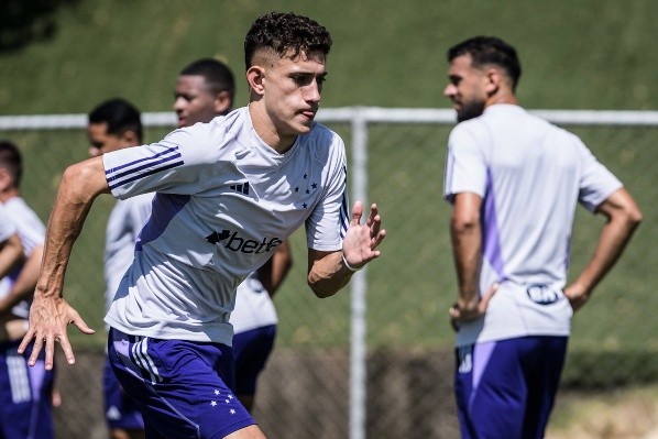 Foto: (Gustavo Aleixo/Cruzeiro) - O Cruzeiro quer comprar 30% dos direitos econômicos de Stênio Foto: (Gustavo Aleixo/Cruzeiro) - O Cruzeiro quer comprar 30% dos direitos econômicos de Stênio