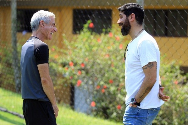 Foto: (Vítor Silva/Botafogo) - Loco Abreu tem uma relação de carinho com o Botafogo