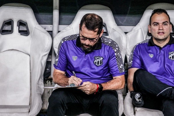 Foto: (Lucas Emanuel/AGIF) - Gustavo Morínigo mexeu na escalação do Ceará