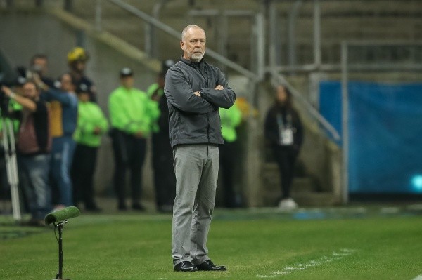 Foto: (Pedro H. Tesch/AGIF) - Mano Menezes não é unanimidade entre a torcida do Colorado