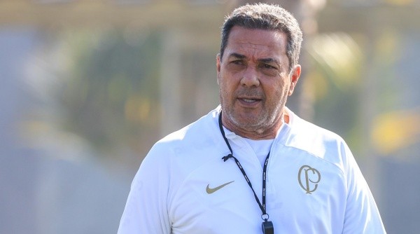 SP - SAO PAULO - 23/05/2023 - CORINTHIANS, TREINO - Vanderlei Luxemburgo tecnico do Corinthians durante treino no Centro de Treinamento CT Joaquim Grava. Foto: Marcello Zambrana/AGIF