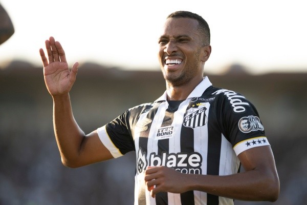 Foto:Jorge Rodrigues/AGIF – Lucas Braga será desfalque contra o Bragantino